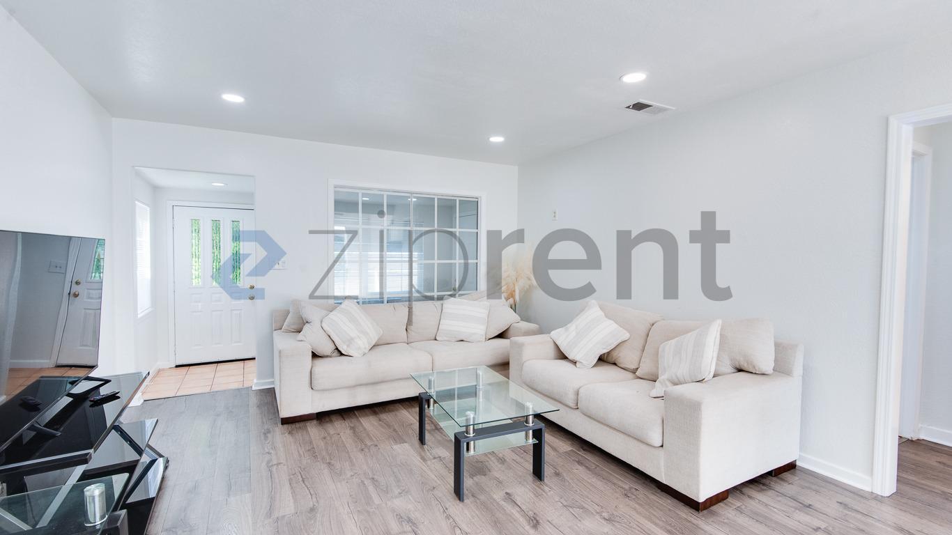 Building Photo - 812 Humboldt St