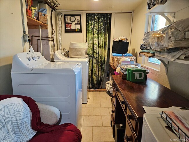 Building Photo - 156 Beechwood Ave