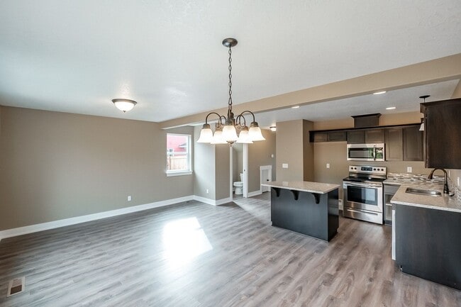 Building Photo - 270-272 Gwinn Street E