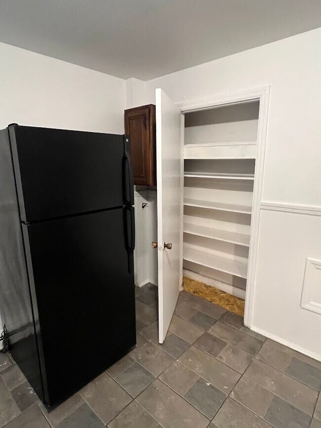 Building Photo - 1542 1/2 Centre Avenue