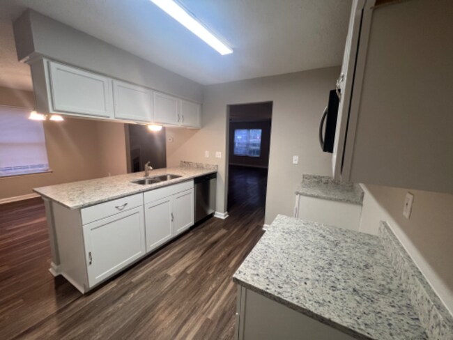Building Photo - 8000 Marsha Woods Dr