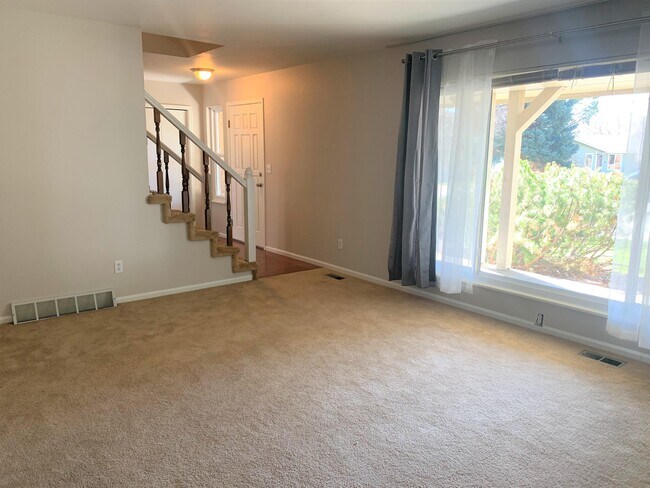 Building Photo - 3201 Wedgewood Ct
