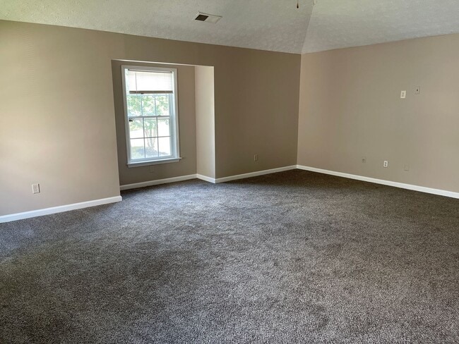 Building Photo - Spacious 4-Bedroom Home in a Quiet Union C...