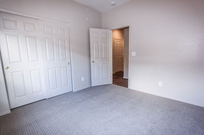 Building Photo - MOVE IN SPECIAL - 3 Bedroom Home in Quailwood