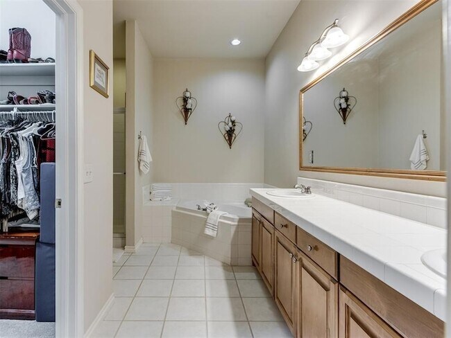 Building Photo - 15400 Swallowtail Rd