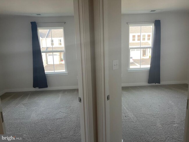 Building Photo - 205 Hibiscus Way