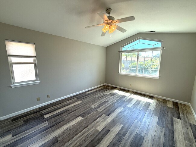 Building Photo - 342 Mission Serra Terrace