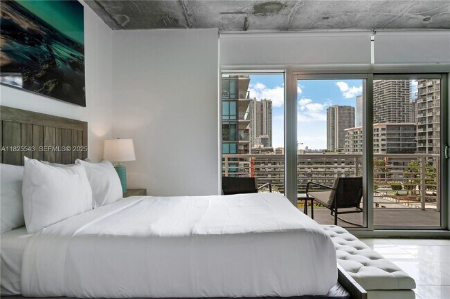 Building Photo - 3250 NE 1st Ave