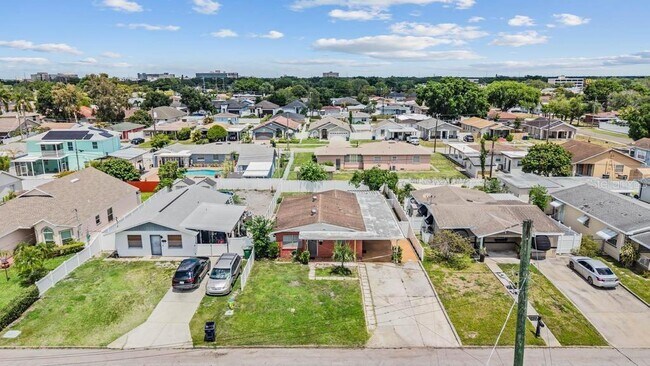 Building Photo - 2709 W Abdella St