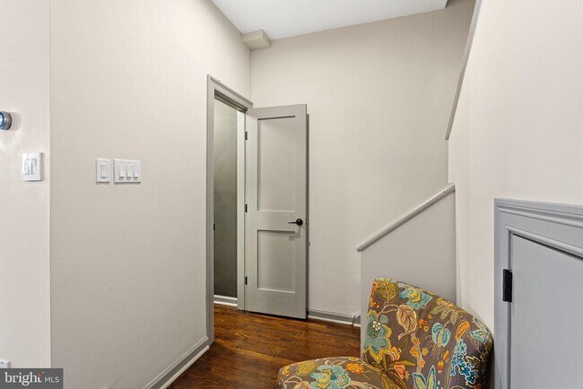 Building Photo - 3 Willings Alley