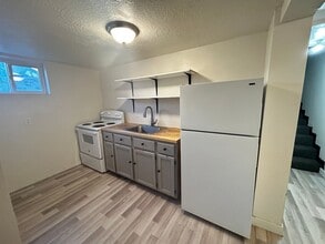 Building Photo - 577 400 S