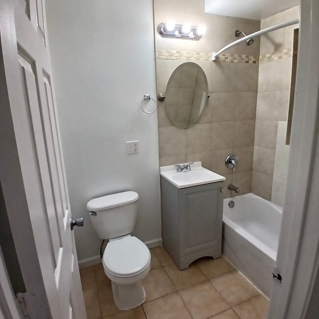 Building Photo - 5058 W Altgeld St