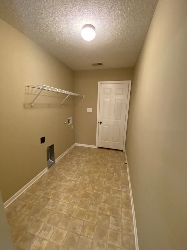 Building Photo - SPRING LAKE ADORABLE HOME with Backyard Fence