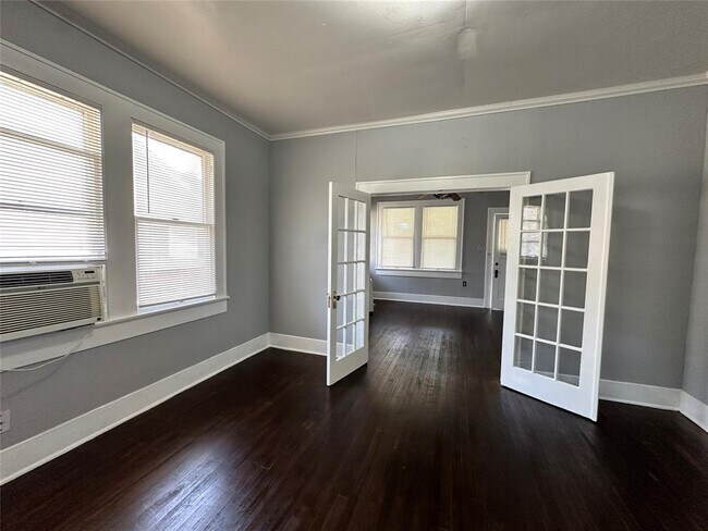 Building Photo - 4430 Bell St
