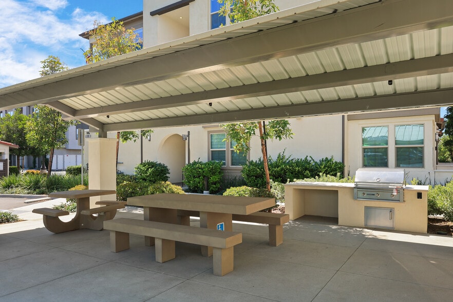 Building Photo - 1100 Lasso Way