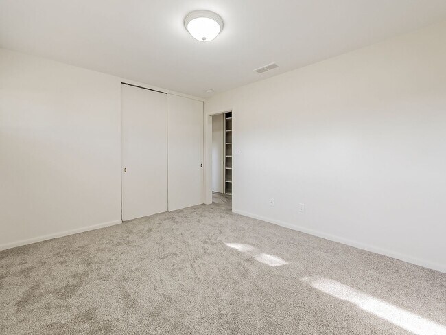 Building Photo - Freshly Updated 3-Bedroom Home in Farmington Hills!