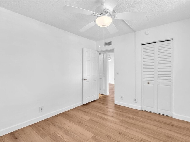 Building Photo - 9470 Poinciana Pl