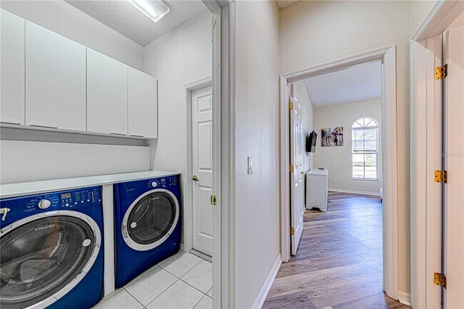 Building Photo - 360 Tupelo Cir