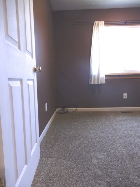 Building Photo - 9580 Sunnyside Road