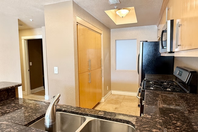 Building Photo - Meridian 2 BDR /2 BATH Luxury Condo - RESO...