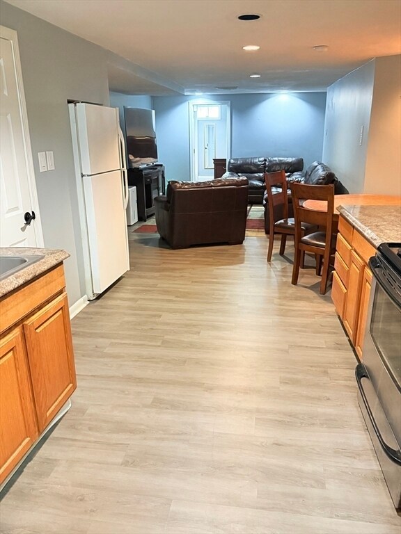 Building Photo - 10 Lawrence Rd