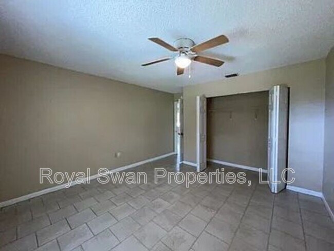 Building Photo - 726 Zella Ln