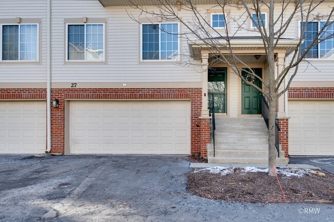 Building Photo - 27 Monarch Dr