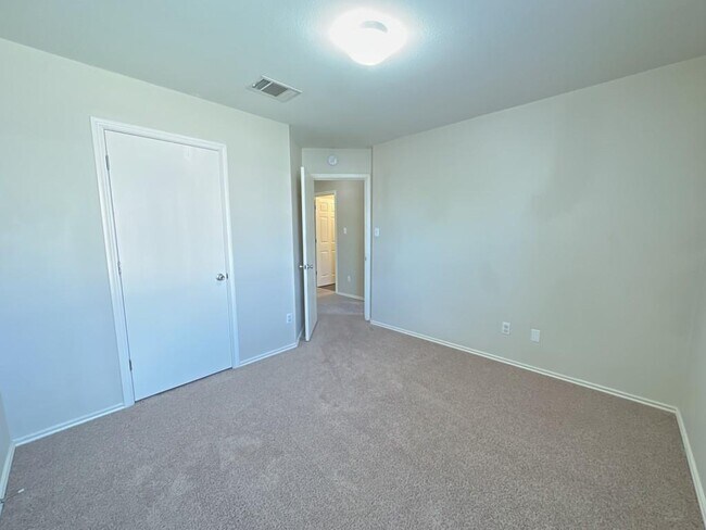 Building Photo - 1000 Bluff Meadow Cove