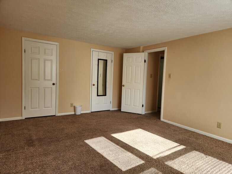 Building Photo - 65 Sweetfern Ct