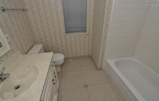 Building Photo - 7211 N Hearthstone Green Dr