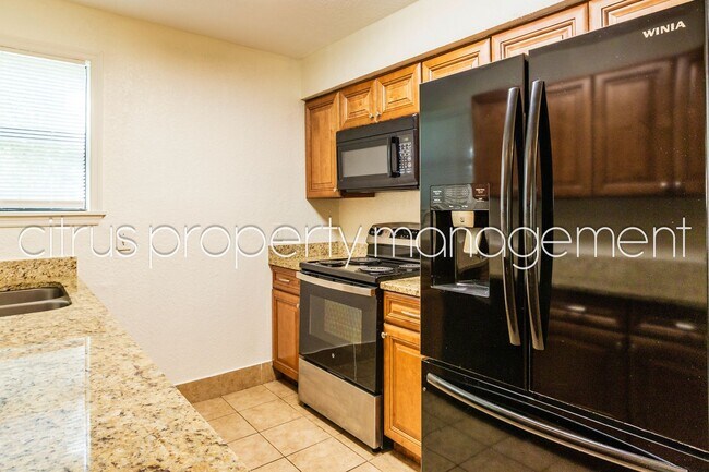 Building Photo - Winter Park 2/2 Condo in Charming Parkview...