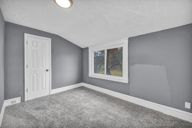 Building Photo - 4730 E 142nd St