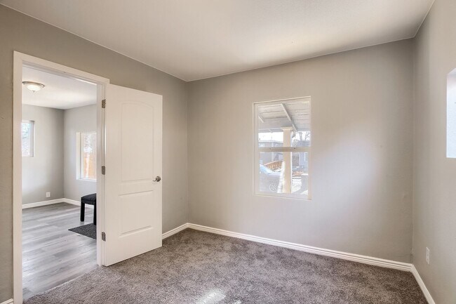 Building Photo - 2 Bedroom 1 Bath in Denver