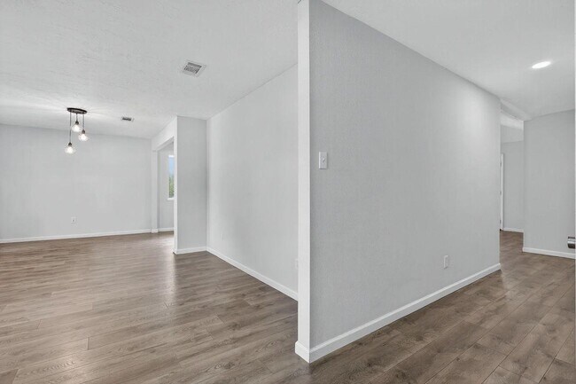 Building Photo - 7331 Misty Morning Dr