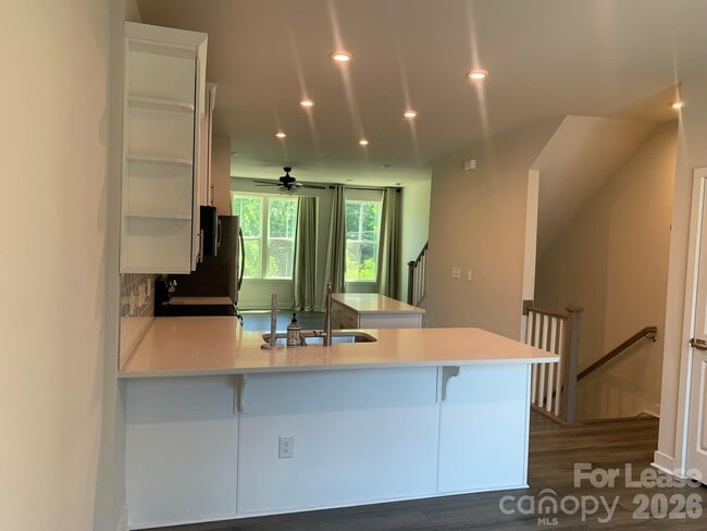 Building Photo - 948 Broad River Ln