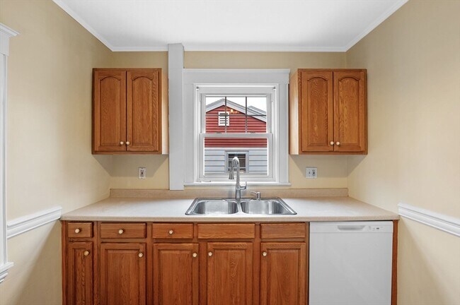 Building Photo - 38 Raymond Rd