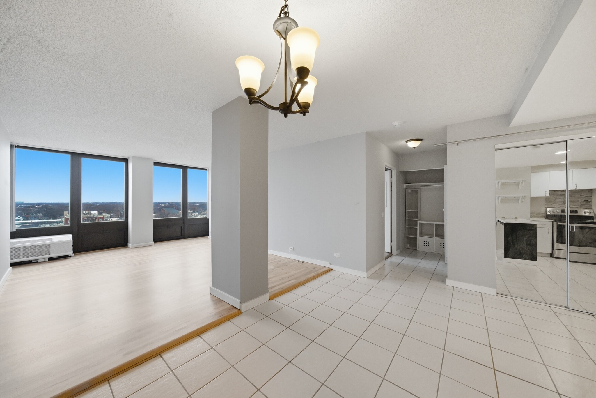 Building Photo - 5320 N Sheridan Rd