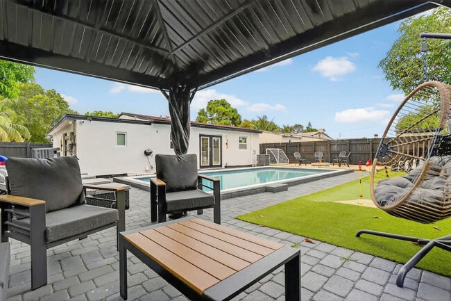 Building Photo - 6660 Custer St