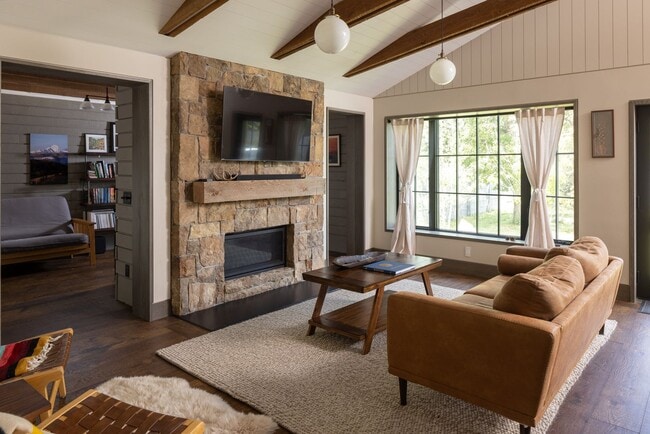 Building Photo - Soul of The old Bozeman with the conveniences of modern design with flexible lease dates