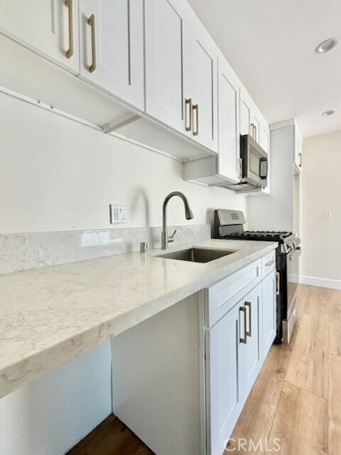 Building Photo - 227 E 84th St