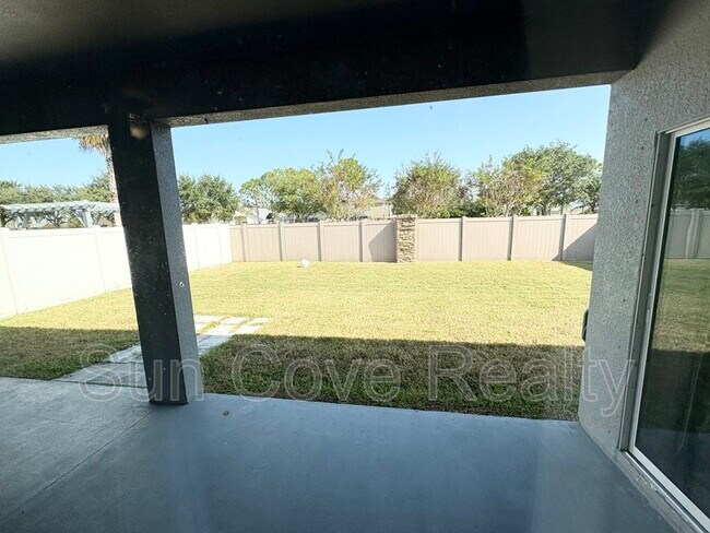 Building Photo - 2111 Roanoke Springs Dr