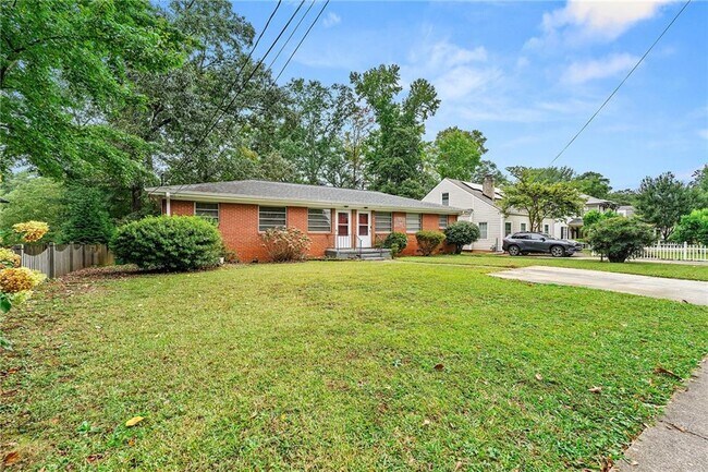 Building Photo - 606 Sycamore Dr