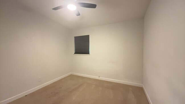 Building Photo - 212 Waverly Dr