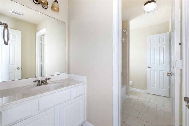Building Photo - 26114 Sandersgate Ln
