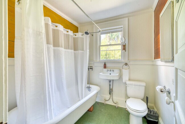 Building Photo - 1235 N Prescott St