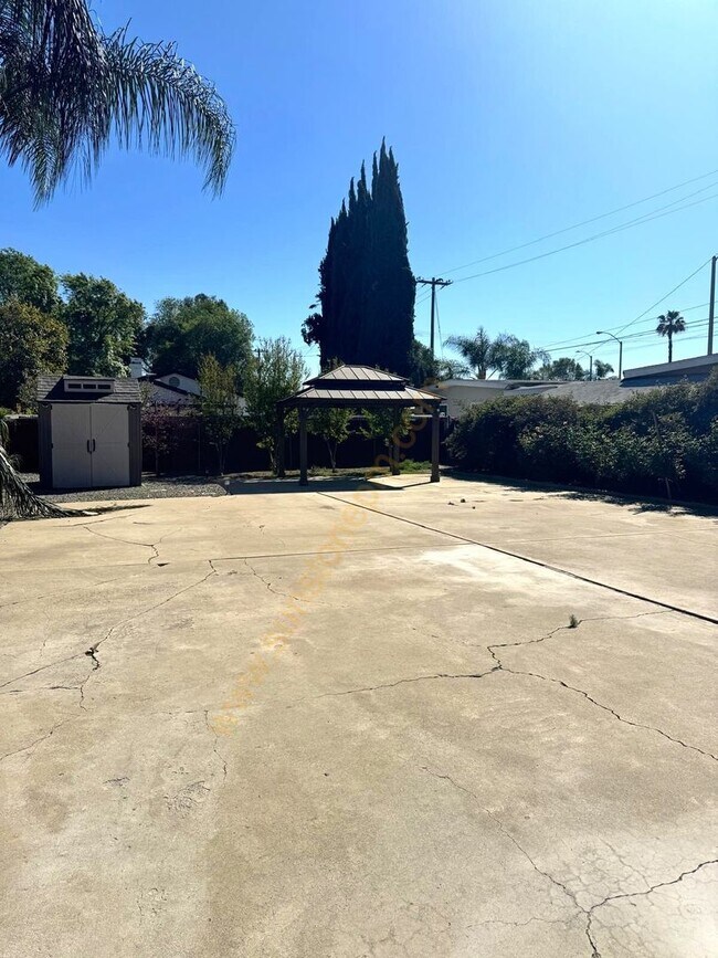 Building Photo - Beautifual Home