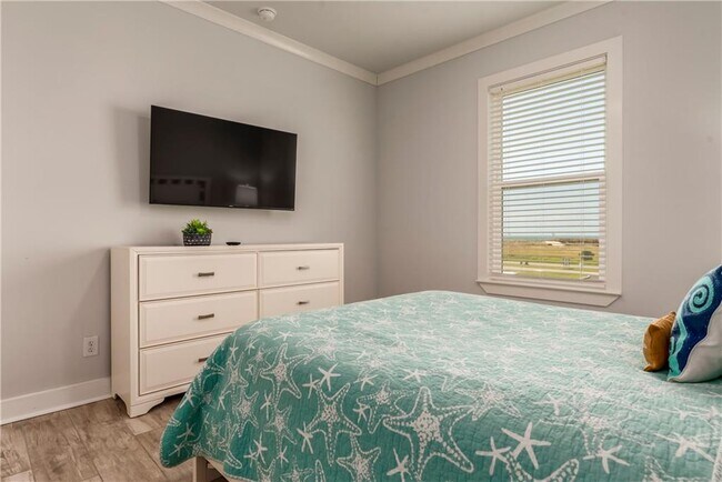 Building Photo - 1913 Cadillac Ave