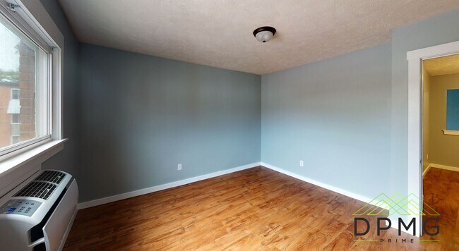 Building Photo - 326 E Hillsdale St