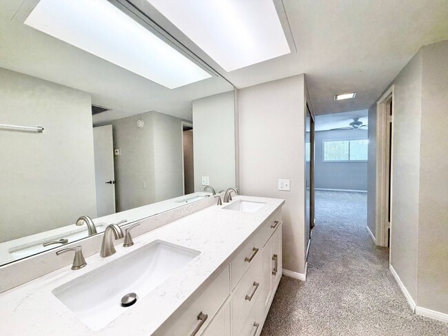 Building Photo - AVAILABLE NOW!! 3 Bedroom 2 Bathroom Condo in Palm Springs!