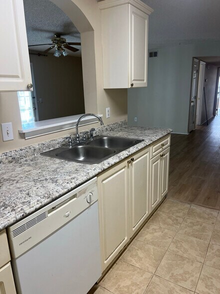 Building Photo - 743 Coventry Ln